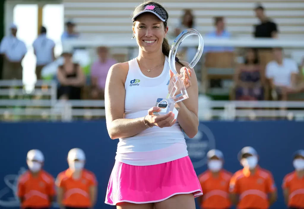 Danielle Collins Posing with Trophy after winning Silicone valley Classic