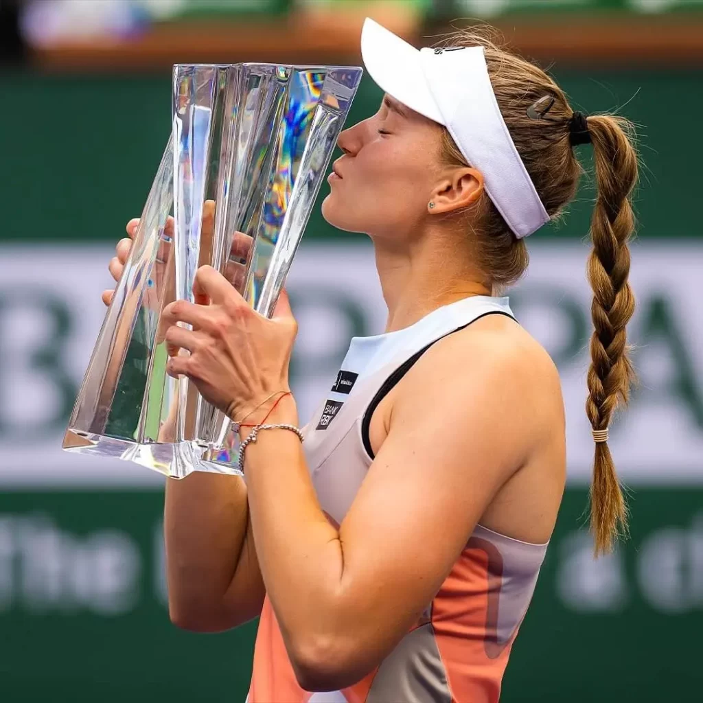 Elena Rybakina with Indian Wells 2023 Trophy 