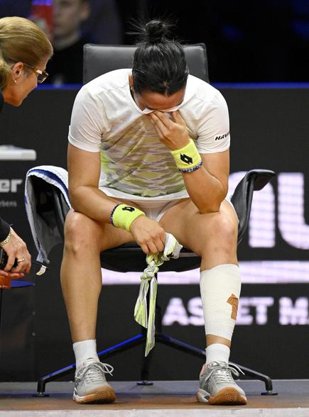 ONS JABEUR INJURED DURING STUTTGART OPEN SEMI FINAL