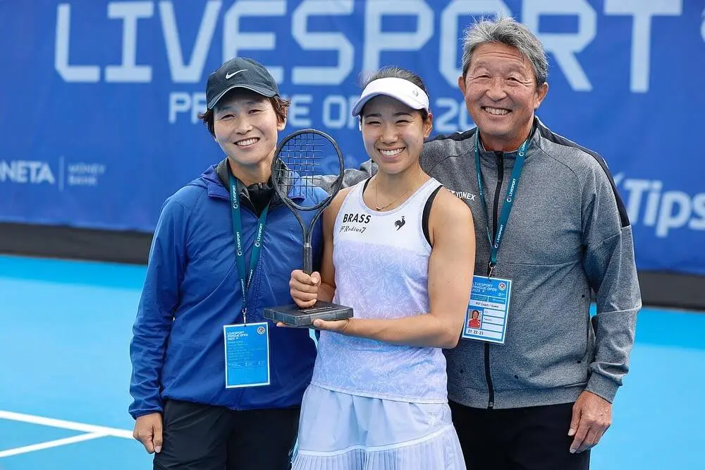 Nao Hibino with Parague Open 2023 Trophy