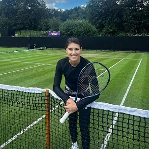 Sorana Cirstea racquet